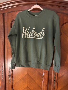 NWT Gildan Weekends Sweatshirt in Olive Size Small #1061